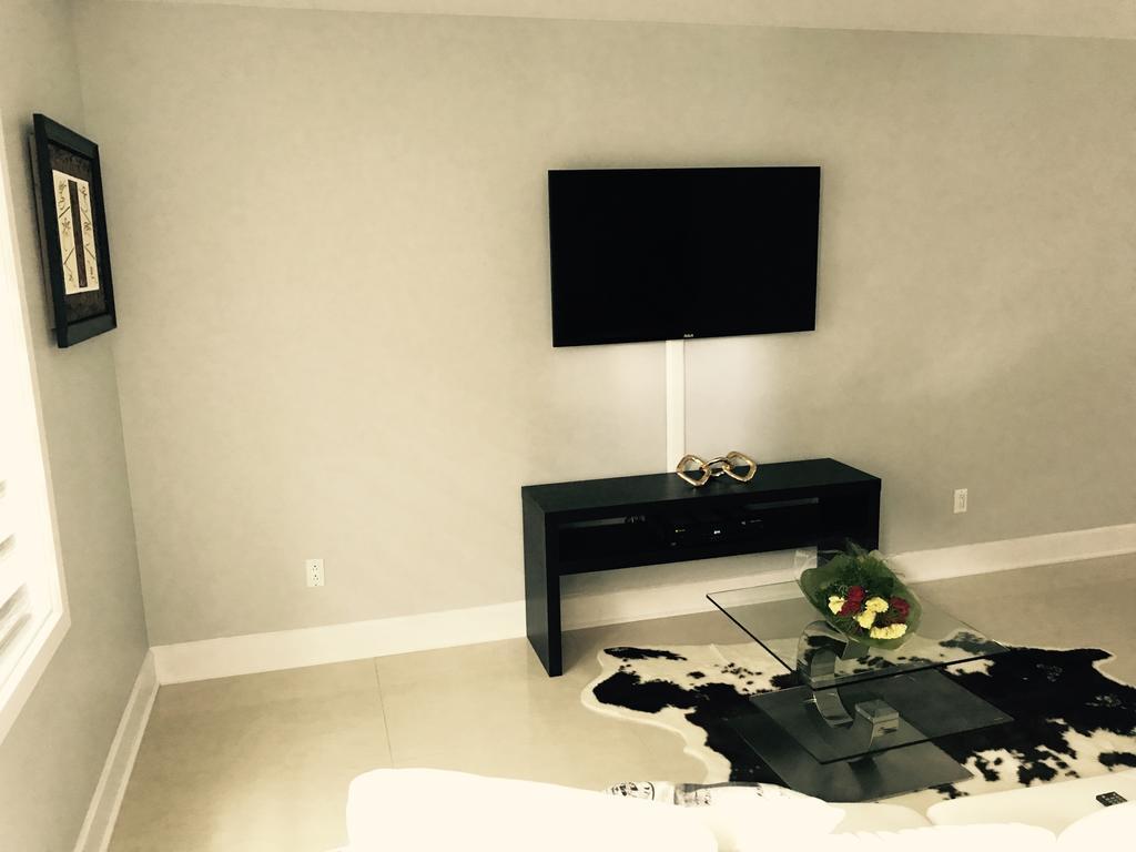 Luxury Two Story Villa Unit D Λαβάλ Εξωτερικό φωτογραφία